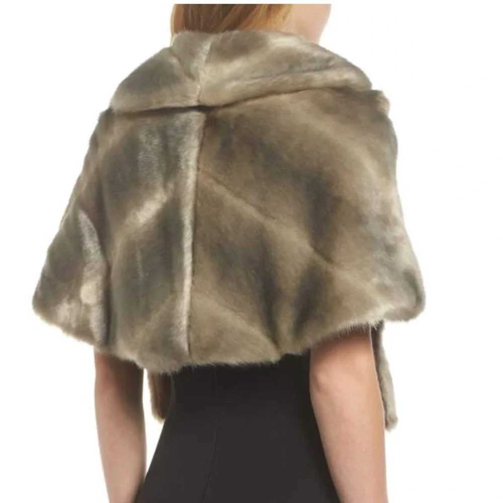 NWOT Eliza J Faux Fur Capelet - Picture 3 of 7